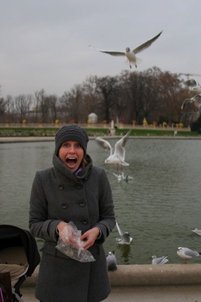 I thought it would be fun to feed the birds at Luxembourg park. I was wrong. The birds were literally flying right above and beside my head. It was so scary!!!!